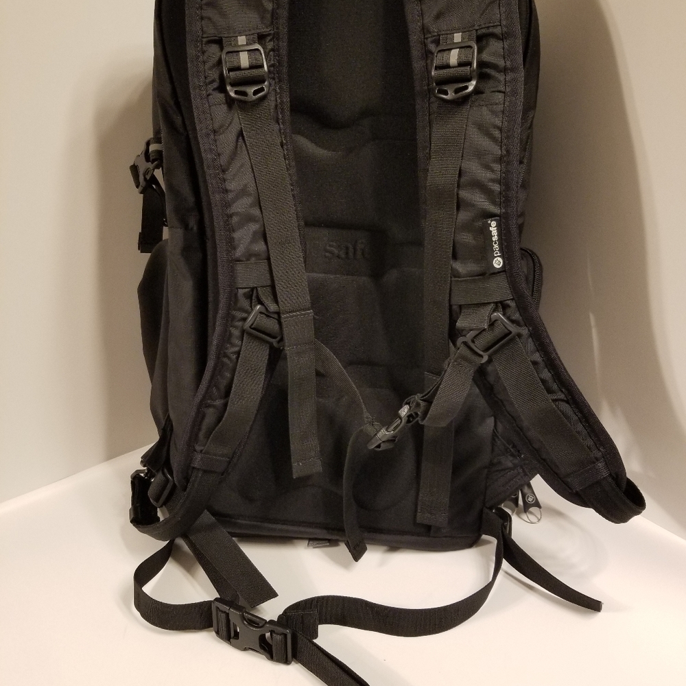 Pacsafe exomesh backpack